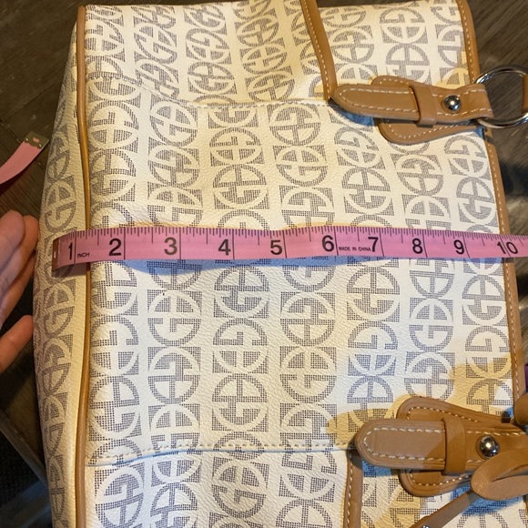 Giani Bernini Block Signature Tote, Color Ivory/Silver Like New - Picture 9 of 9